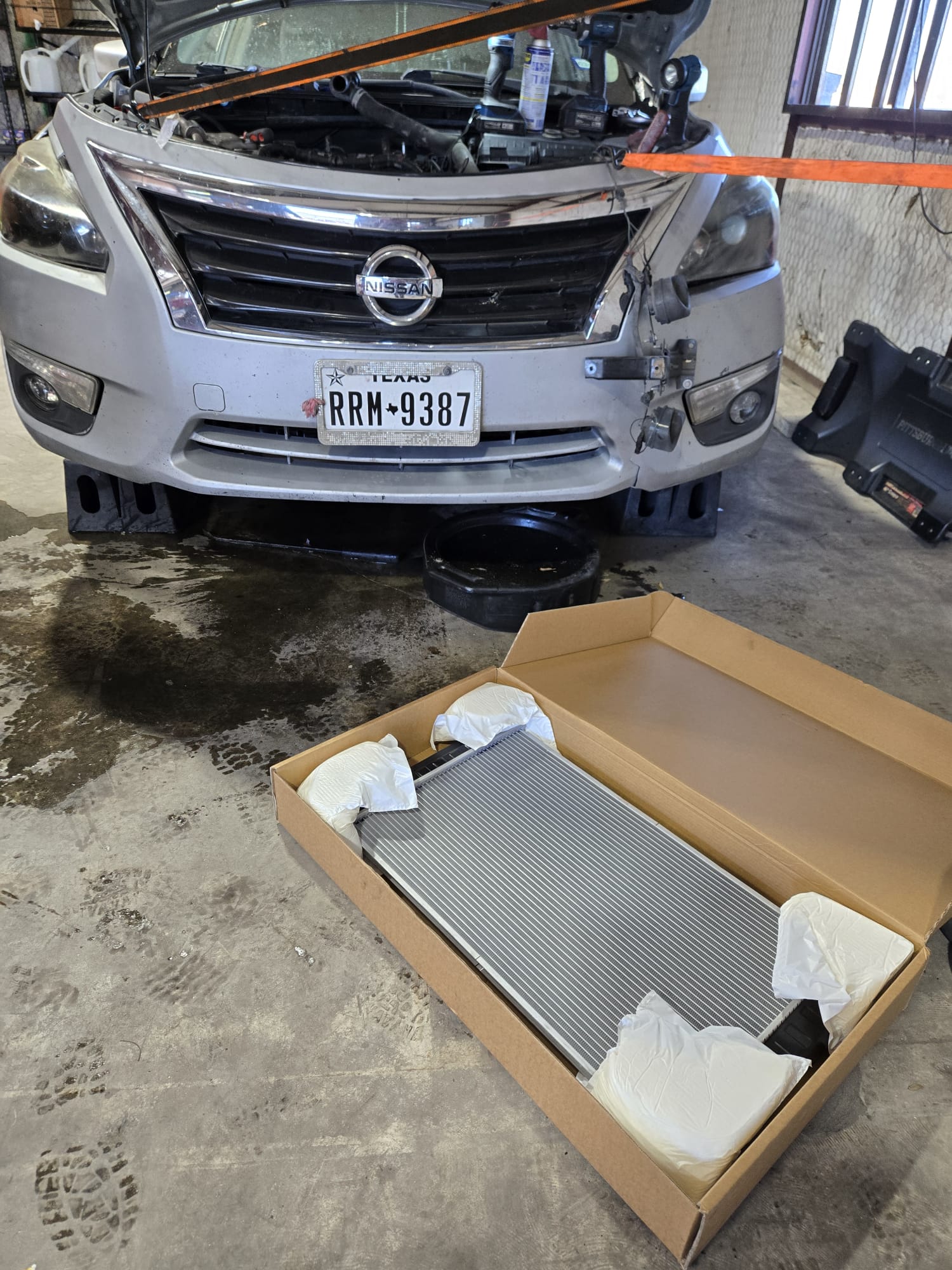 Sustitución del Radiador en Auto Nissan